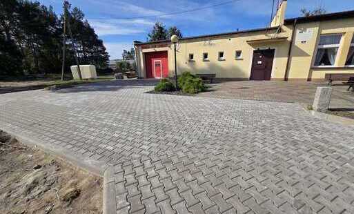 Zdjęcie do Modernizacja placu przy świetlicy wiejskiej w Chełście